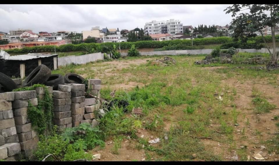 Vente d'un Terrain à 650.000 FCFA  : Abidjan-Cocody-Riviera (Rivera golf )