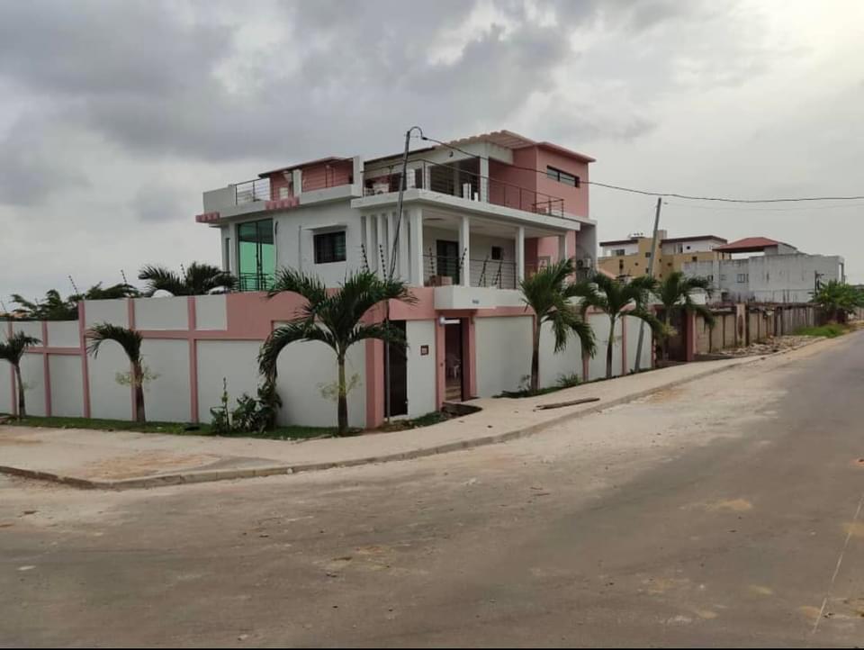 Vente d'une Maison / Villa de 6 pièce(s) à 400.000.000 FCFA : Abidjan-Cocody-Riviera (Rivera 4)