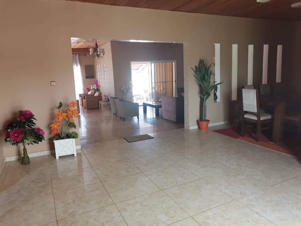 Vente d'une Maison / Villa de 4 pièce(s) à 220.000.000 FCFA : Jacqueville-Jacqueville ()