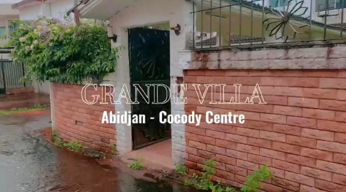 Vente d'une Maison / Villa de 17 pièce(s) à 1.800.000.000 FCFA : Abidjan-Cocody centre (Cocody )