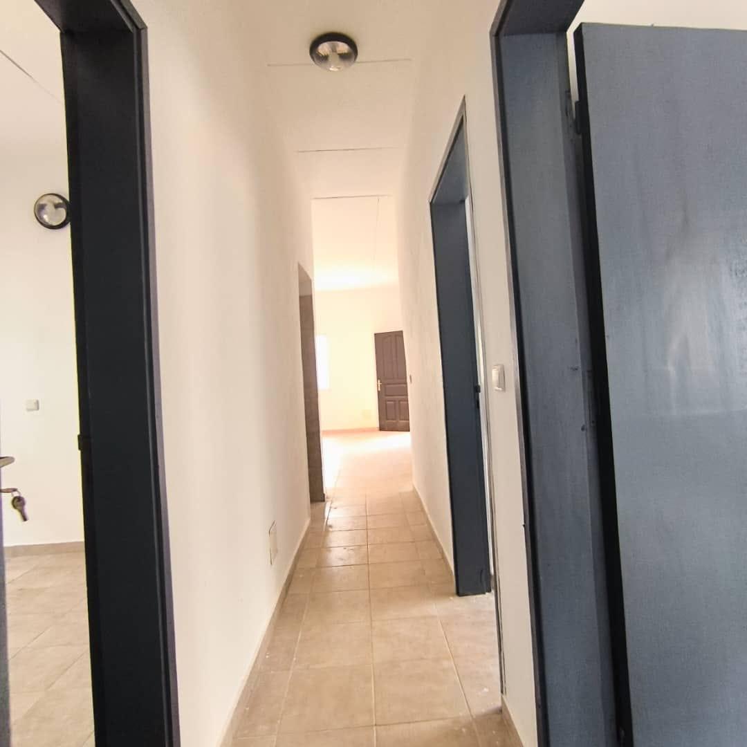 Location d'une Maison / Villa de 5 pièce(s) à 400.000 FCFA : Abidjan-Cocody-Riviera (COCODY RIVIERA FAYA)