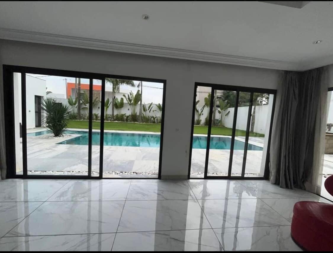 Vente d'une Maison / Villa de 9 pièce(s) à 900.000.000 FCFA : Abidjan-Cocody-Angré (Y4 )