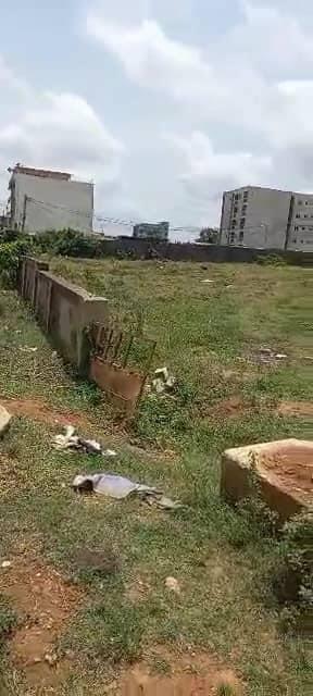 Vente d'un Terrain à 300.000 FCFA  : Abidjan-Cocody-Angré (Angre y4 )