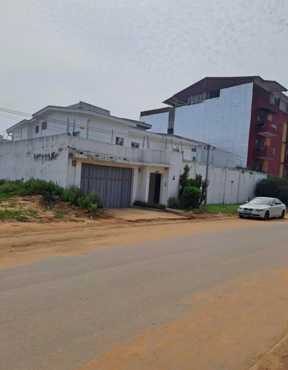 Vente d'une Maison / Villa de 10 pièce(s) à 280.000.000 FCFA : Abidjan-Bingerville (Bingerville )