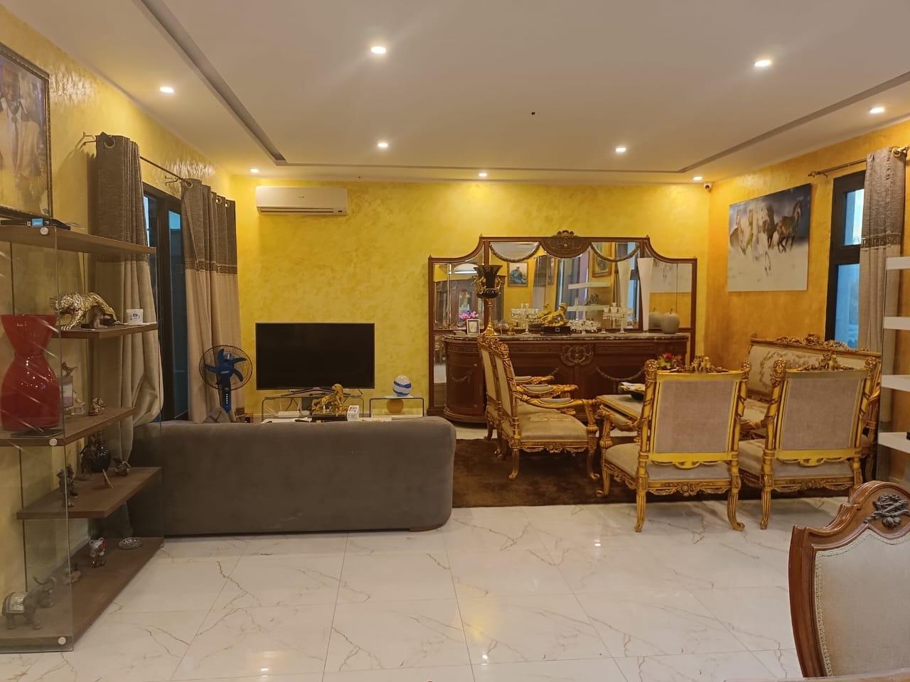 Vente d'une Maison / Villa : Bingerville-Bingerville (BINGERVILLE EN FACE DE LA RESIDENCE ADDOHA)