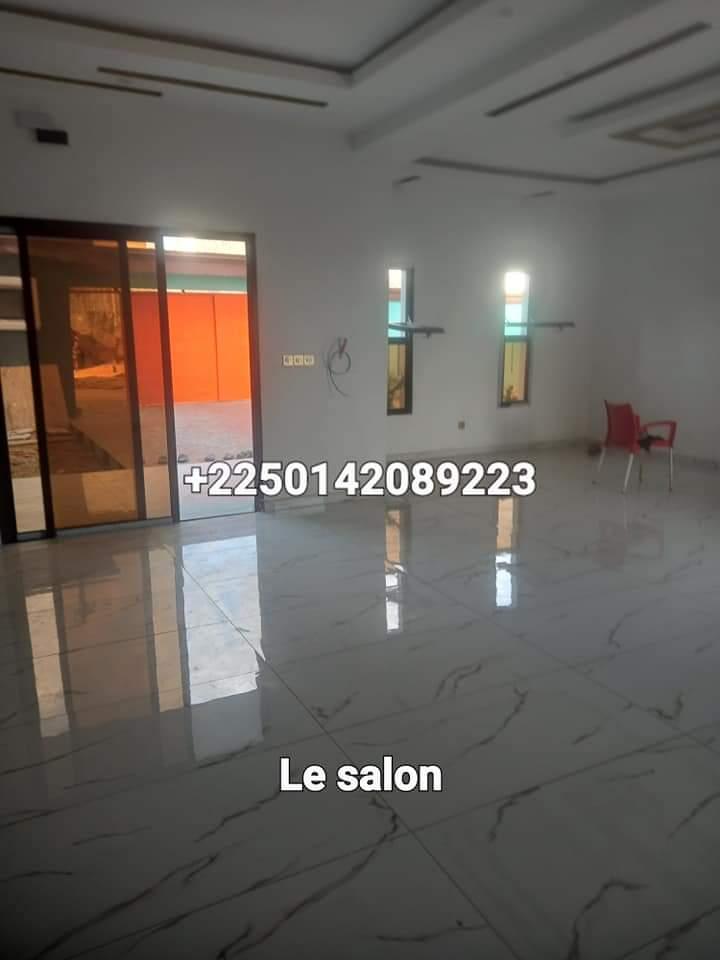 Vente d'une Maison / Villa de 7 pièce(s) à 400.000.000 FCFA : Abidjan-Cocody-Angré (Angré 8 ème tranche )