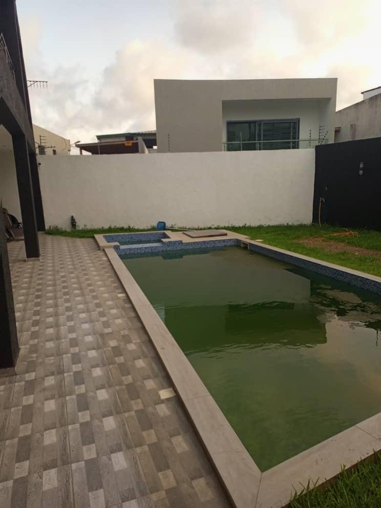 Location d'une Maison / Villa de 8 pièce(s) à 1.700.000 FCFA : Abidjan-Cocody-Riviera (Riviera abatta )