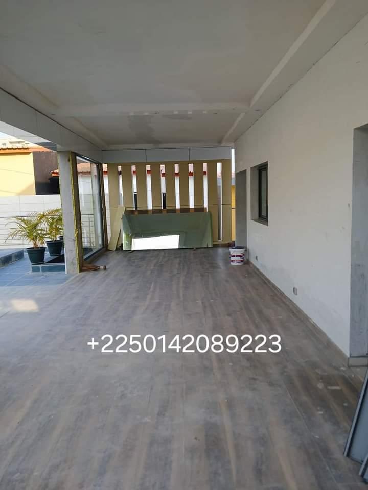 Vente d'une Maison / Villa de 8 pièce(s) à 380.000.000 FCFA : Abidjan-Cocody-Angré (Angré nouveau chu )