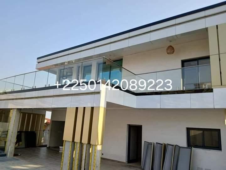 Vente d'une Maison / Villa de 8 pièce(s) à 380.000.000 FCFA : Abidjan-Cocody-Angré (Angré nouveau chu )