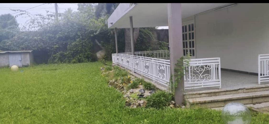 Vente d'une Maison / Villa de 6 pièce(s) à 950.000.000 FCFA : Abidjan-Cocody centre (Cocody DANGA )