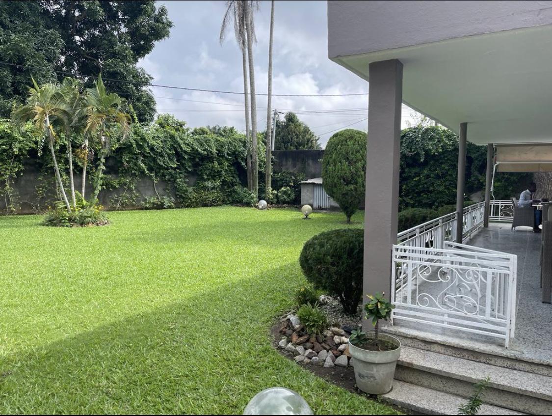 Vente d'une Maison / Villa de 6 pièce(s) à 950.000.000 FCFA : Abidjan-Cocody centre (DANGA )