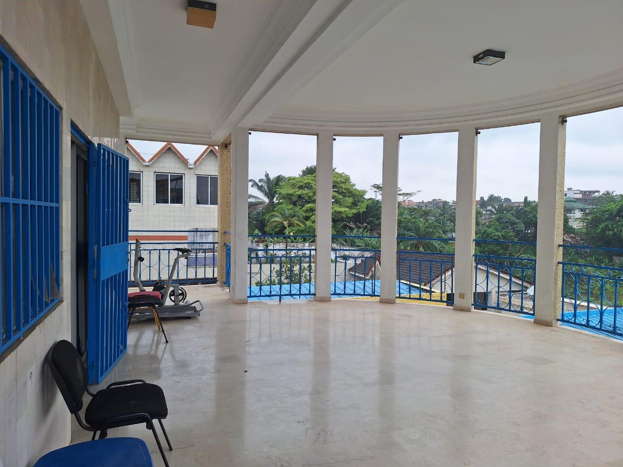 Vente d'une Maison / Villa de 36 pièce(s) à 3.000.000.000 FCFA : Abidjan-Cocody-2 Plateaux (Vallon )