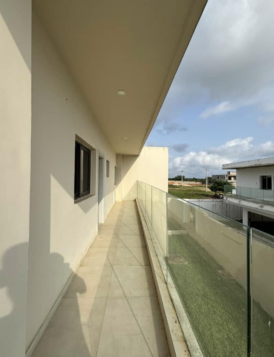 Vente d'une Maison / Villa de 6 pièce(s) à 170.000.000 FCFA : Abidjan-Bingerville (Bingerville )