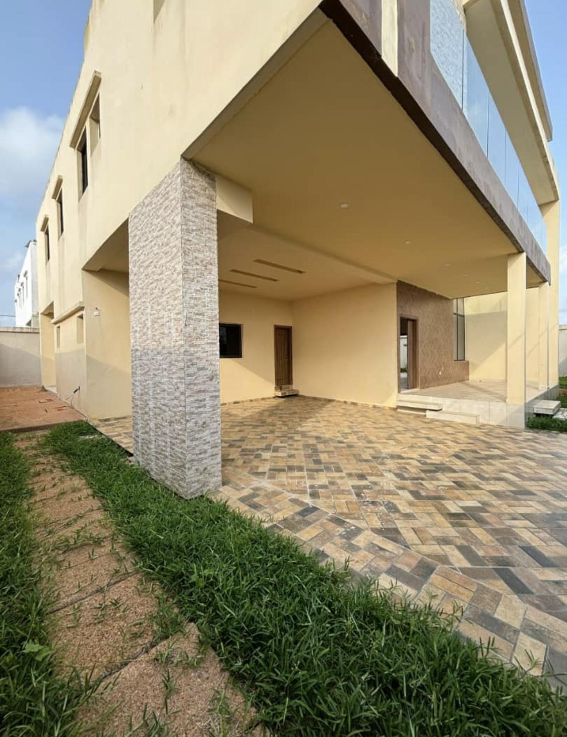 Vente d'une Maison / Villa de 6 pièce(s) à 170.000.000 FCFA : Abidjan-Bingerville (Bingerville )