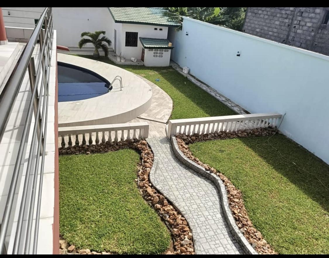 Vente d'une Maison / Villa de 12 pièce(s) à 1.500.000.000 FCFA : Abidjan-Cocody-Riviera (Rivera 4)