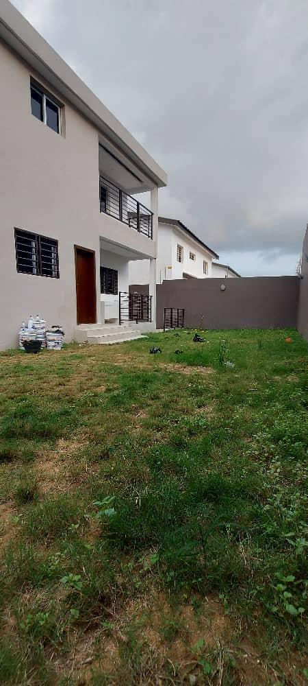 Location d'une Maison / Villa de 5 pièce(s) à 600.000 FCFA : Abidjan-Cocody-Riviera (FAYA JULES VERNE )