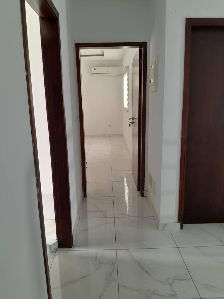 Location d'une Maison / Villa de 6 pièce(s) à 2.000.000 FCFA : Abidjan-Cocody-Riviera (RIVIERA MBADON)