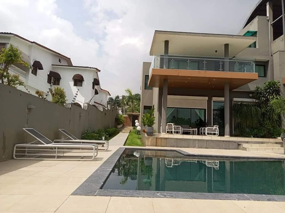 Vente d'une Maison / Villa de 17 pièce(s) à 2.000.000.000 FCFA : Abidjan-Cocody-2 Plateaux (Cocody vallon )