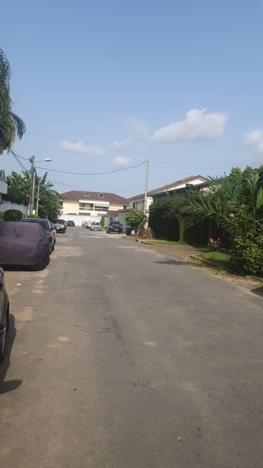 Vente d'un Terrain à 583.500.000 FCFA  : Abidjan-Cocody-2 Plateaux (2PLATEAUX VALLON )