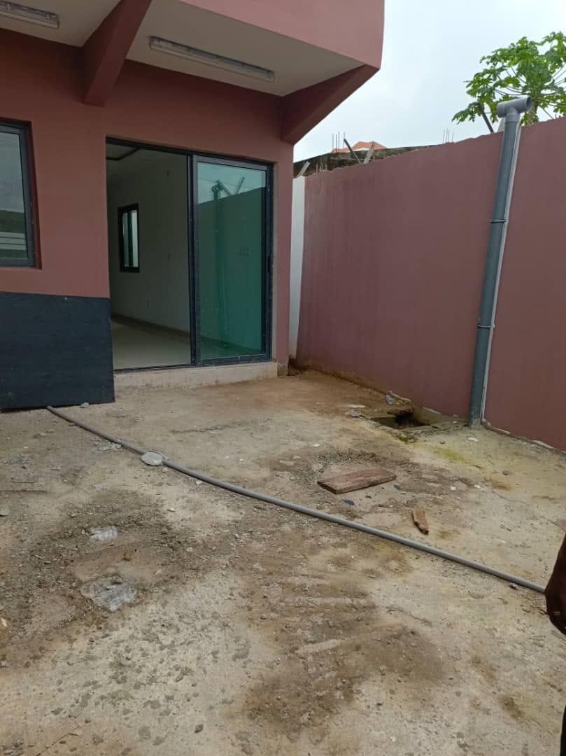 Vente d'une Maison / Villa de 5 pièce(s) à 90.000.000 FCFA : Abidjan-Cocody-Angré (angre nouveau chu)