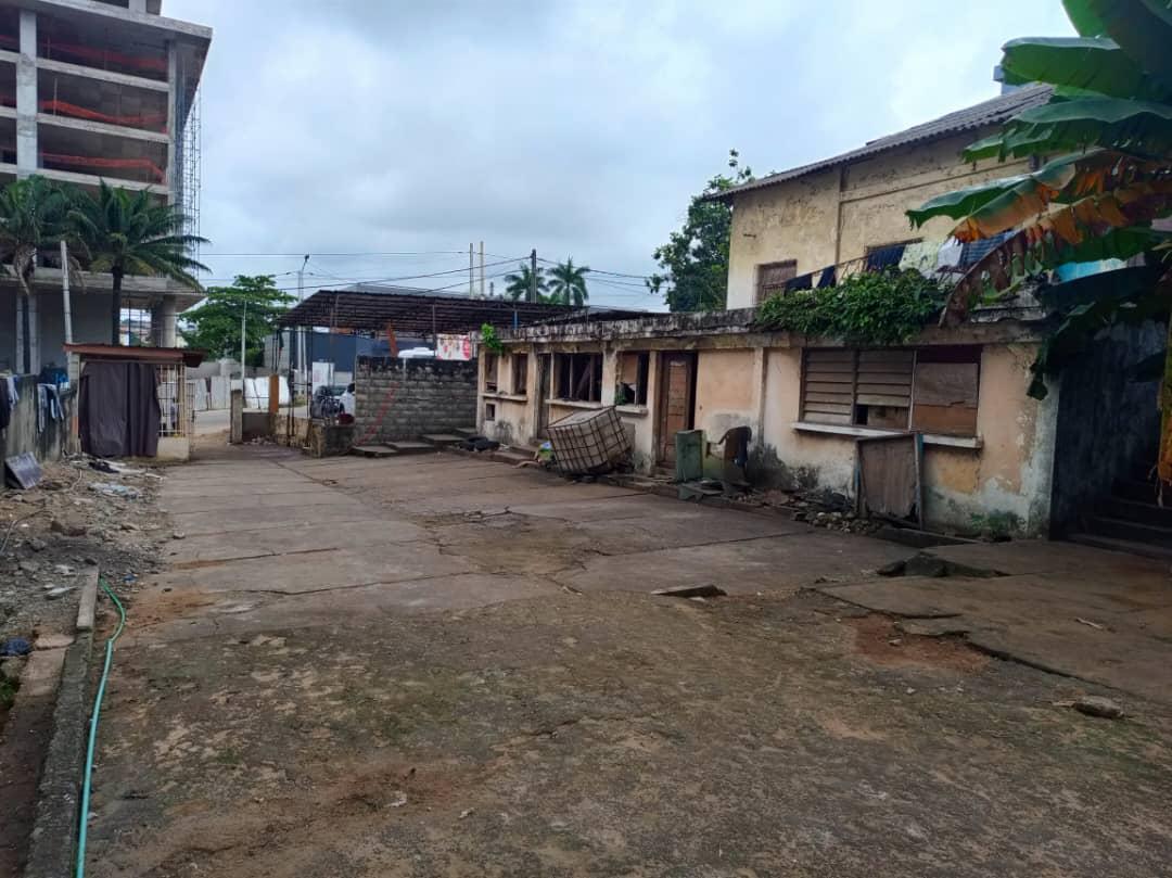 Vente d'un Terrain à 3.500.000.000 FCFA  : Abidjan-Cocody centre (DANGA )