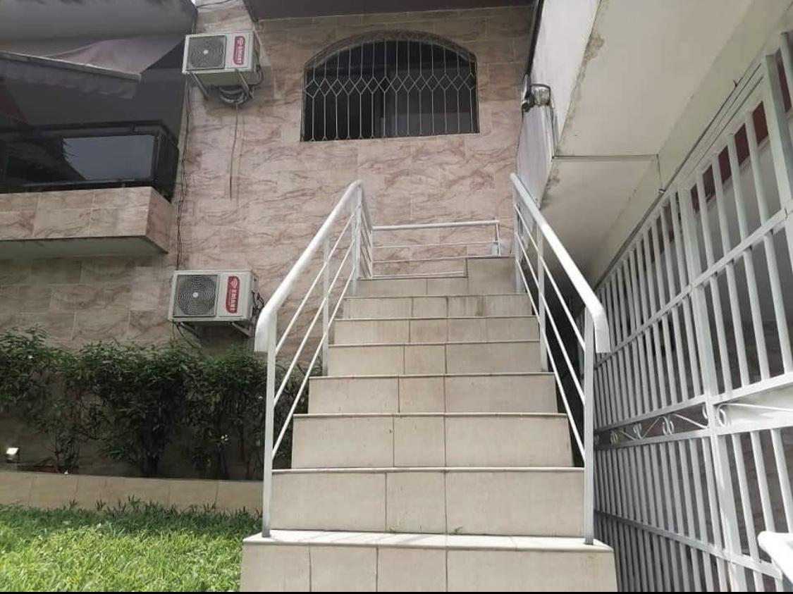 Vente d'une Maison / Villa de 11 pièce(s) à 350.000.000 FCFA : Abidjan-Cocody-Angré (Angre 8)