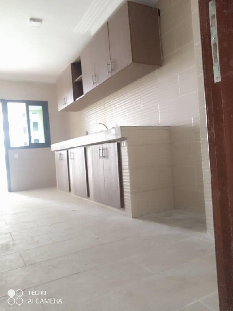 Location d'un Appartement : Abidjan-Cocody-Angré (COCODY ANGRE 8eme TRANCHE)