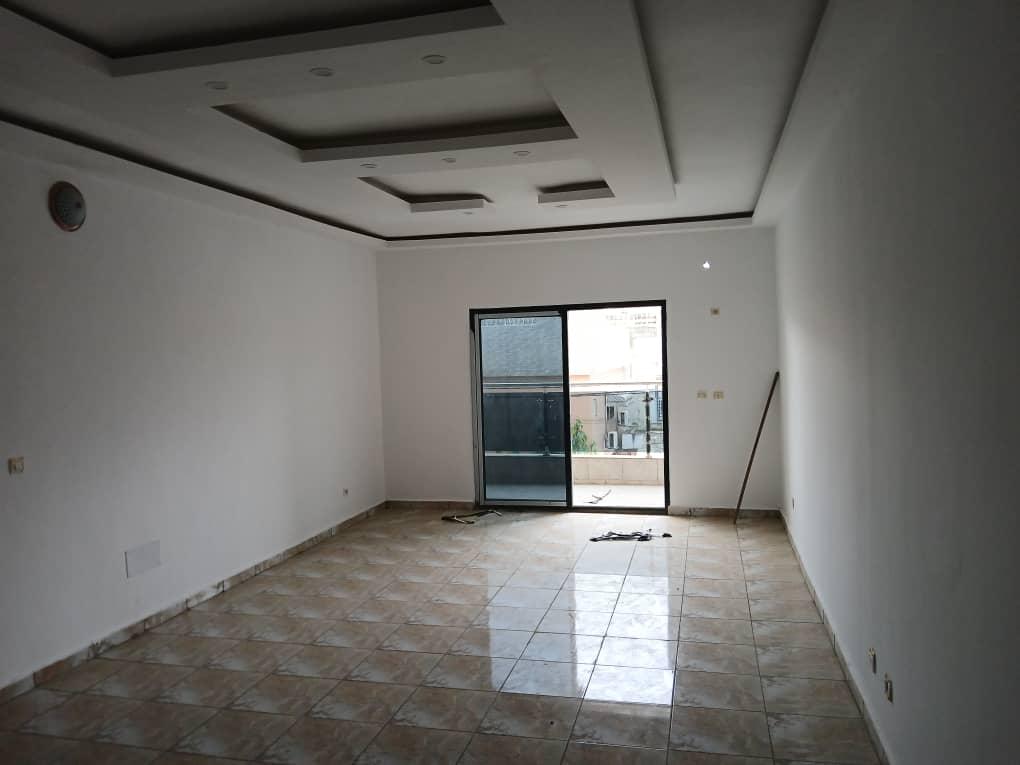 Location d'un Appartement de 3 pièce(s) à 300.000 FCFA : Abidjan-Cocody-Angré (Angré nouveau chu )