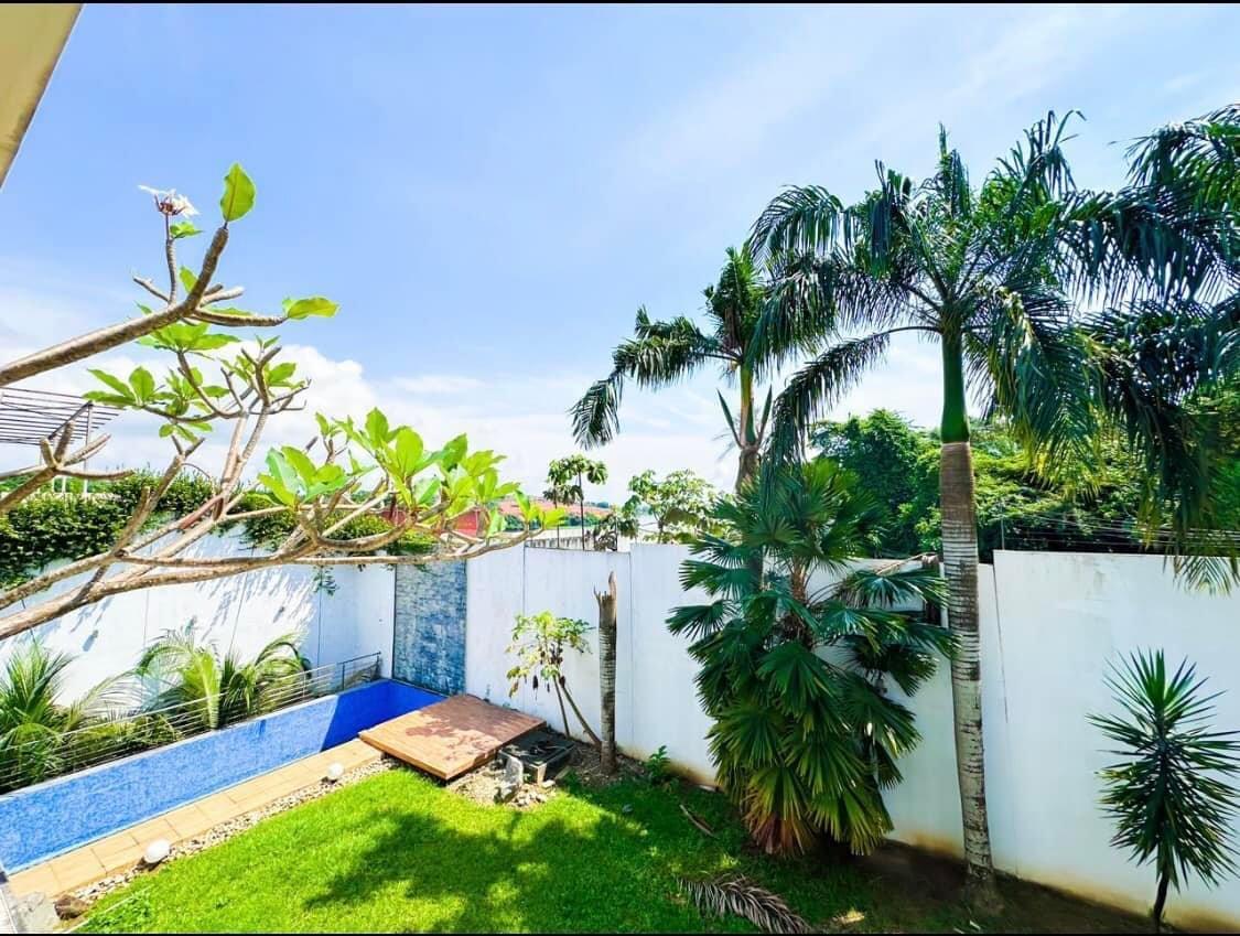 Vente d'une Maison / Villa de 7 pièce(s) à 1.300.000.000 FCFA : Abidjan-Cocody-Riviera (Rivera 4 )