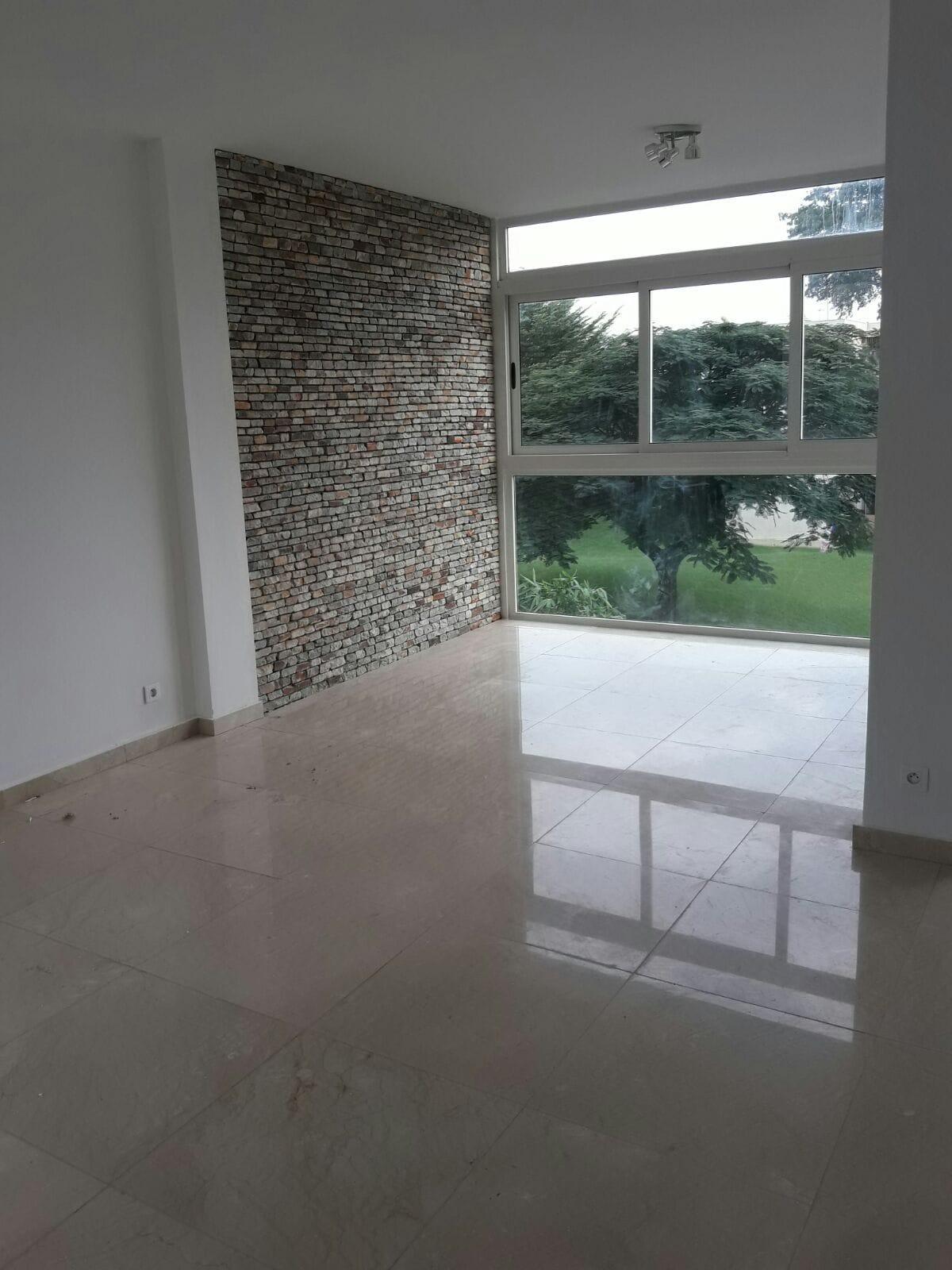 Vente d'un Appartement de 5 pièce(s) à 200.000.000 FCFA : Abidjan-Cocody-Riviera (COCODY RIVIERA GOLF)