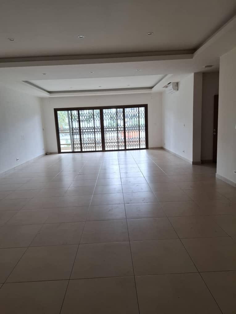 Location d'un Appartement de 4 pièce(s) à 1.500.000 FCFA : Abidjan-Marcory (MARCORY ZONE 4)