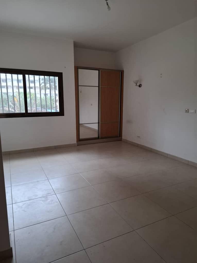 Location d'un Appartement de 4 pièce(s) à 1.500.000 FCFA : Abidjan-Marcory (MARCORY ZONE 4)