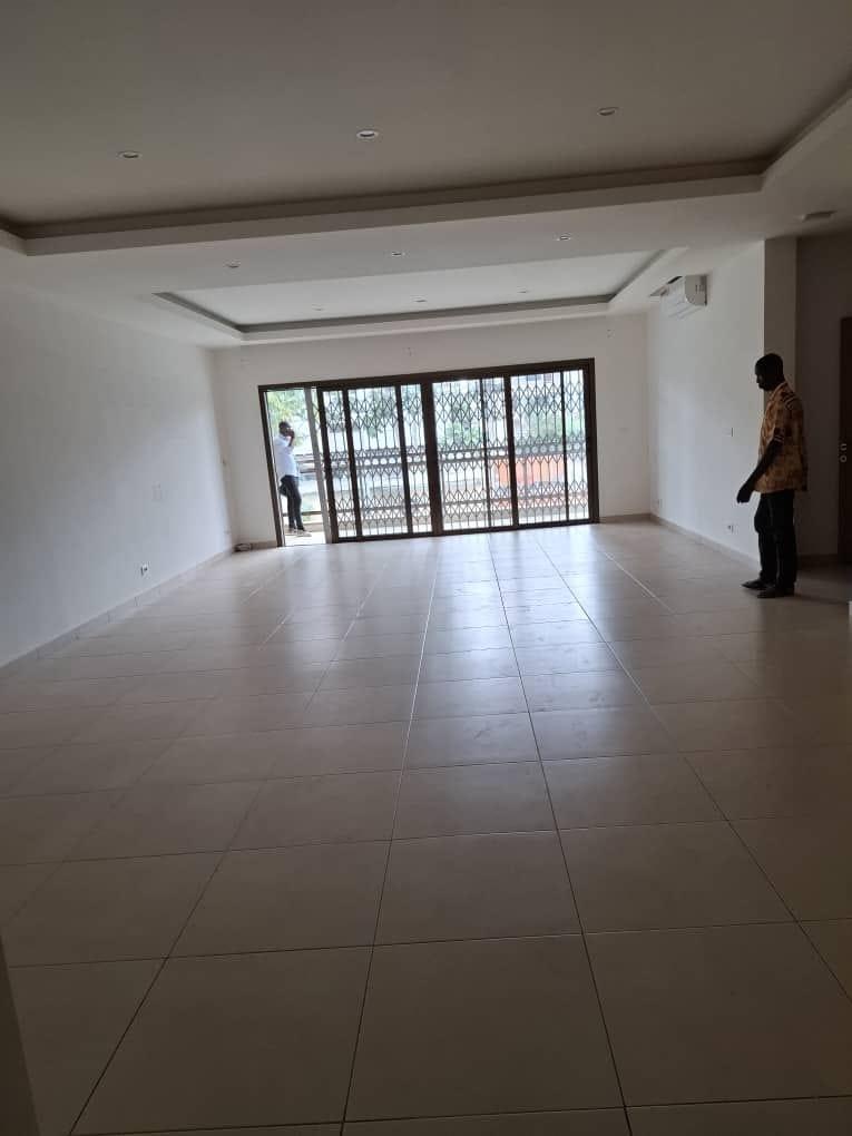 Location d'un Appartement de 4 pièce(s) à 1.500.000 FCFA : Abidjan-Marcory (MARCORY ZONE 4)