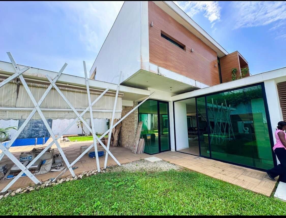 Vente d'une Maison / Villa de 7 pièce(s) à 1.300.000.000 FCFA : Abidjan-Cocody-Riviera (Rivera golf 4)