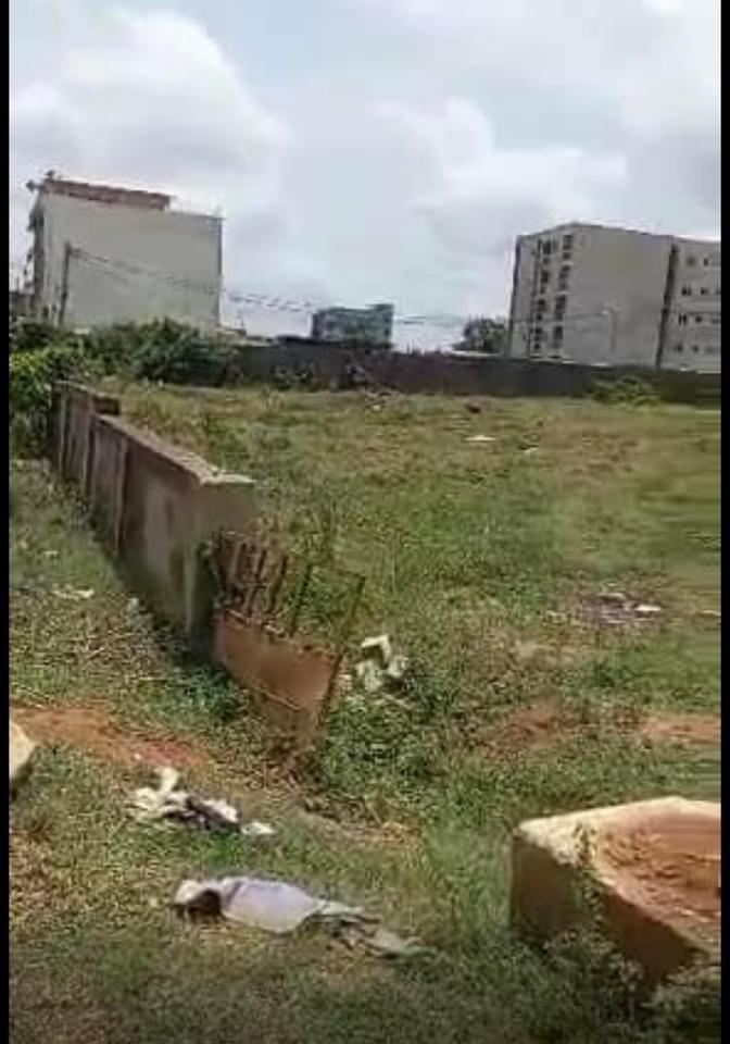 Vente d'un Terrain à 300.000 FCFA  : Abidjan-Cocody-Angré (Angre Y4 )