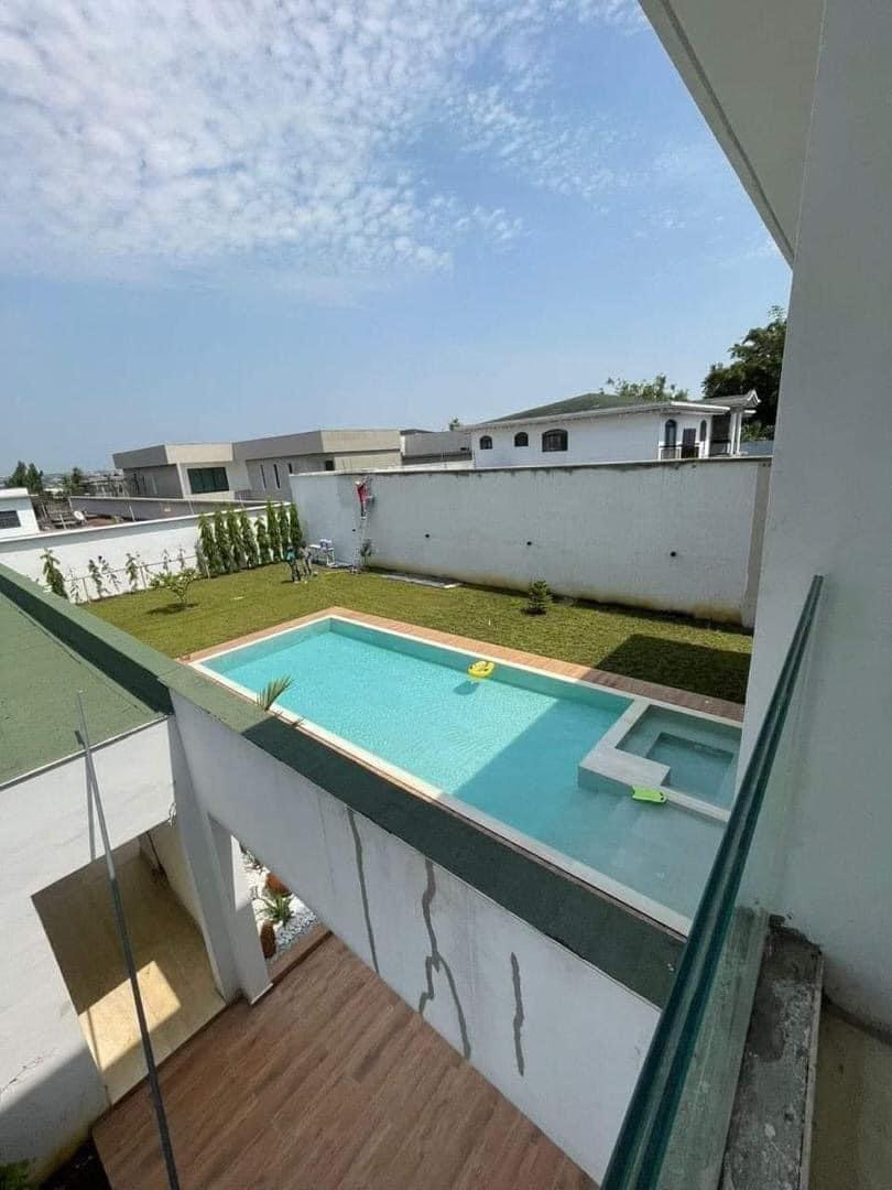 Location d'une Maison / Villa de 9 pièce(s) à 7.000.000 FCFA : Abidjan-Cocody-Riviera (Rivera golf 4)