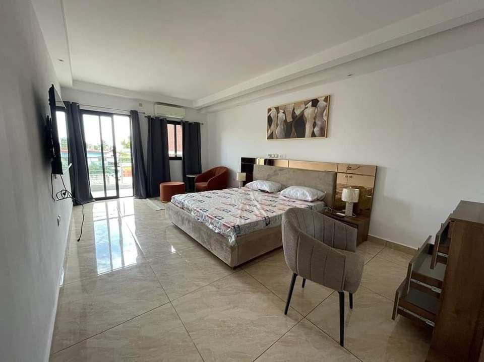 Location d'un Appartement de 4 pièce(s) à 1.300.000 FCFA : Abidjan-Cocody-Riviera (RIVIERA 4 M'BADON)