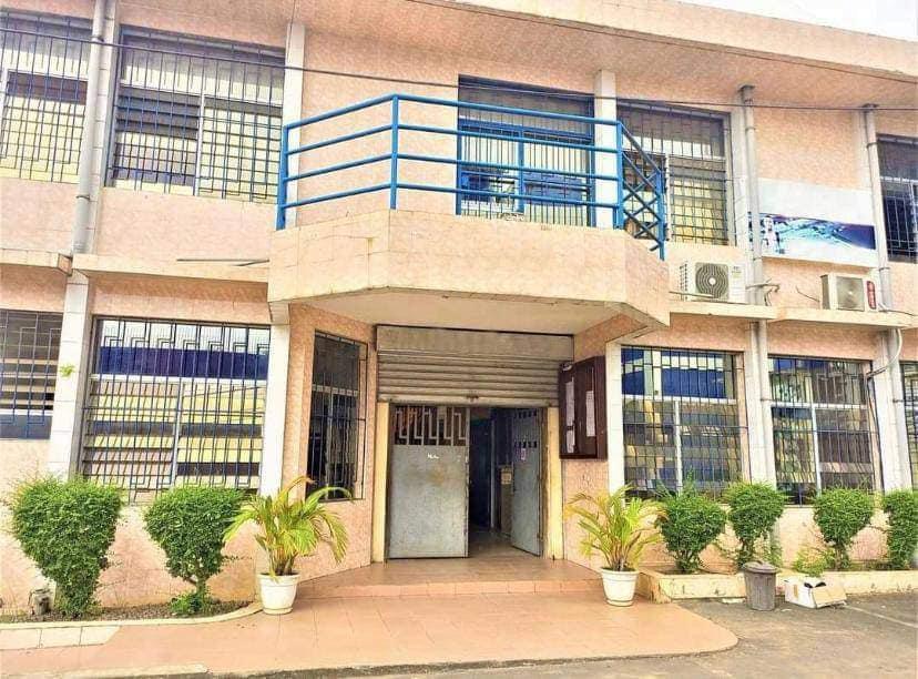 Vente d'un Bureau à 1.000.000.000 FCFA  : Abidjan-Cocody-Riviera (Cocody Rivera )