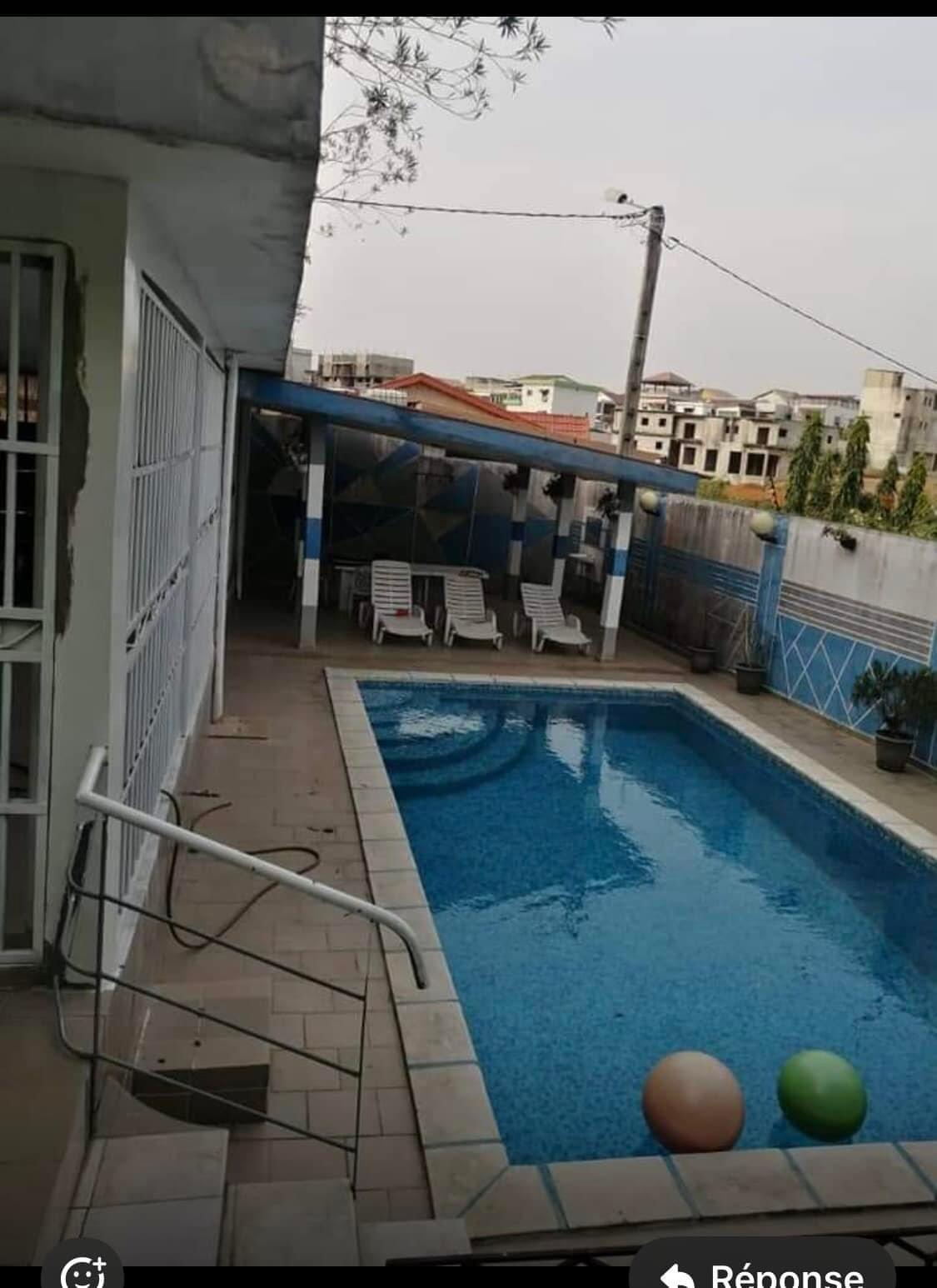 Vente d'une Maison / Villa de 11 pièce(s) à 350.000.000 FCFA : Abidjan-Cocody-Angré (Angre 8)