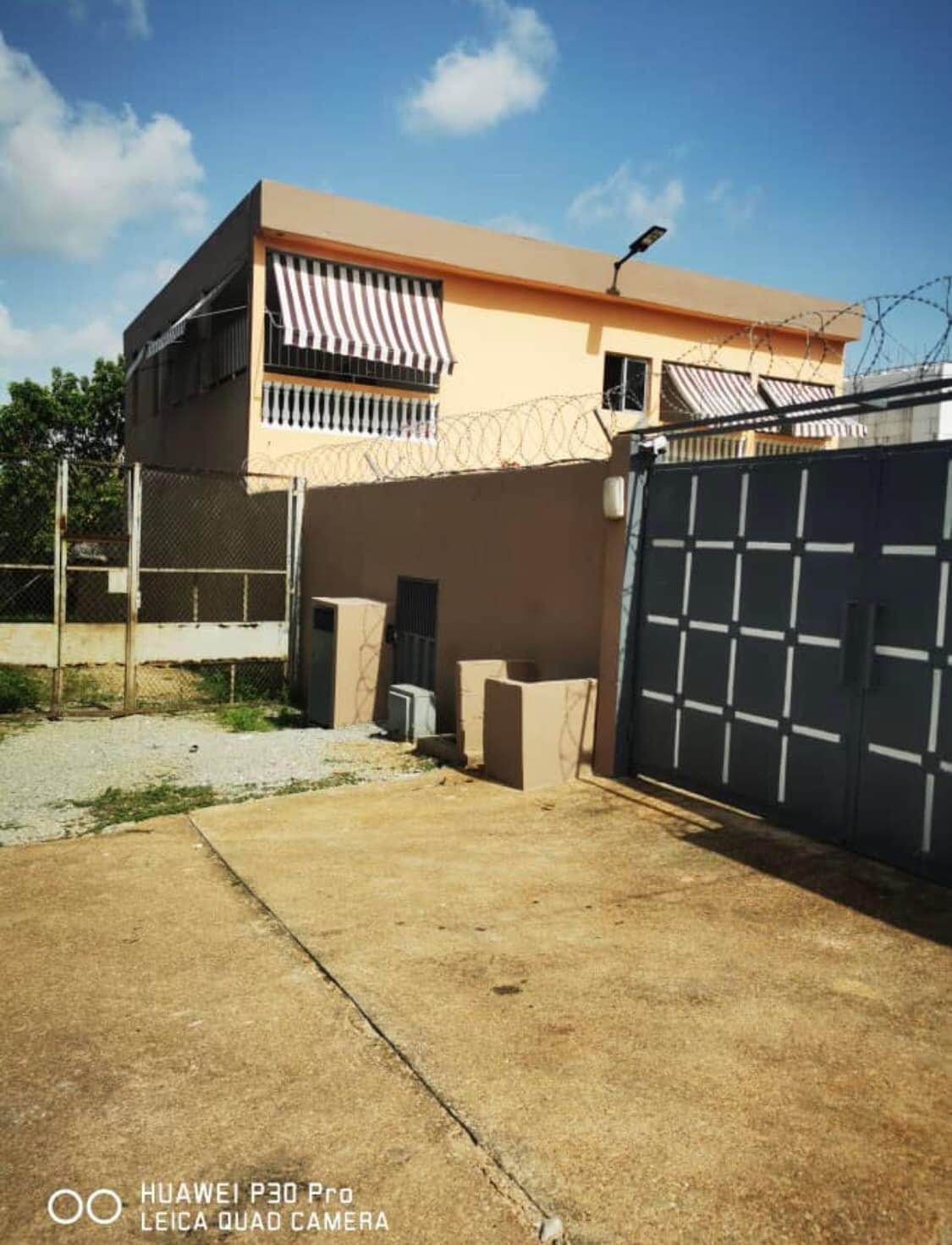 Vente d'une Maison / Villa de 7 pièce(s) à 450.000.000 FCFA : Abidjan-Cocody-Angré (Angre 7)