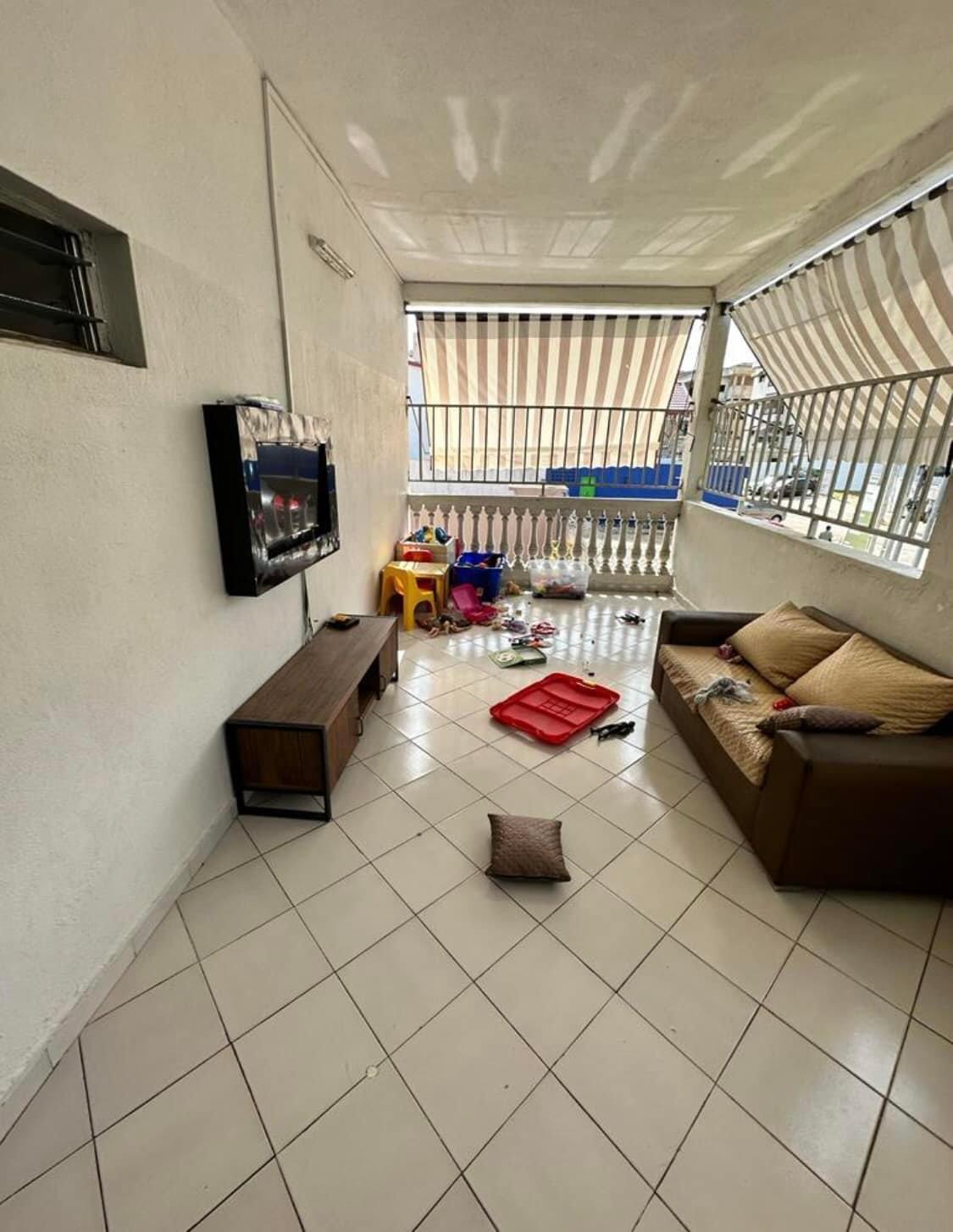 Vente d'une Maison / Villa de 7 pièce(s) à 450.000.000 FCFA : Abidjan-Cocody-Angré (Angre 7)