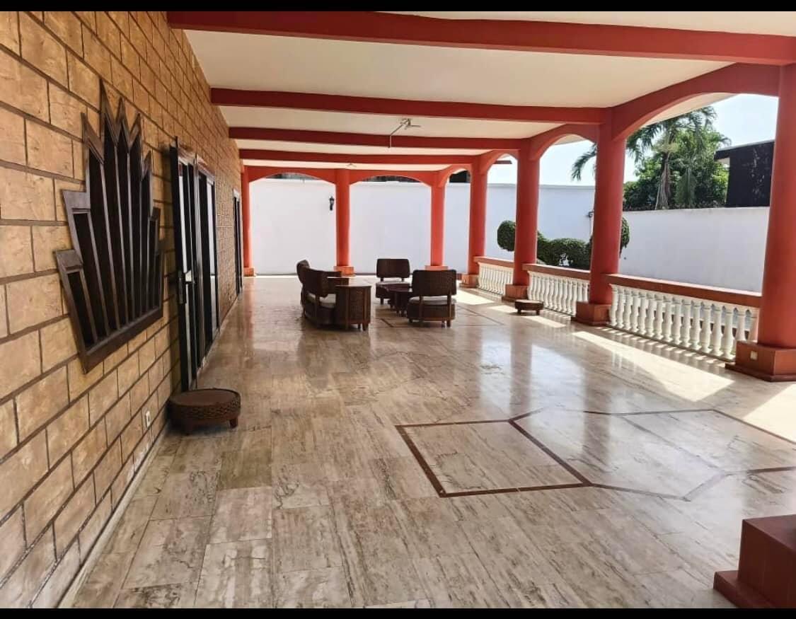 Vente d'une Maison / Villa de 12 pièce(s) à 1.500.000.000 FCFA : Abidjan-Cocody-Riviera (Rivera 4)