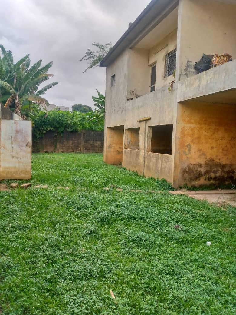 Vente d'une Maison / Villa de 6 pièce(s) à 200.000.000 FCFA : Abidjan-Cocody-Riviera (cocody riviera bonoumin)