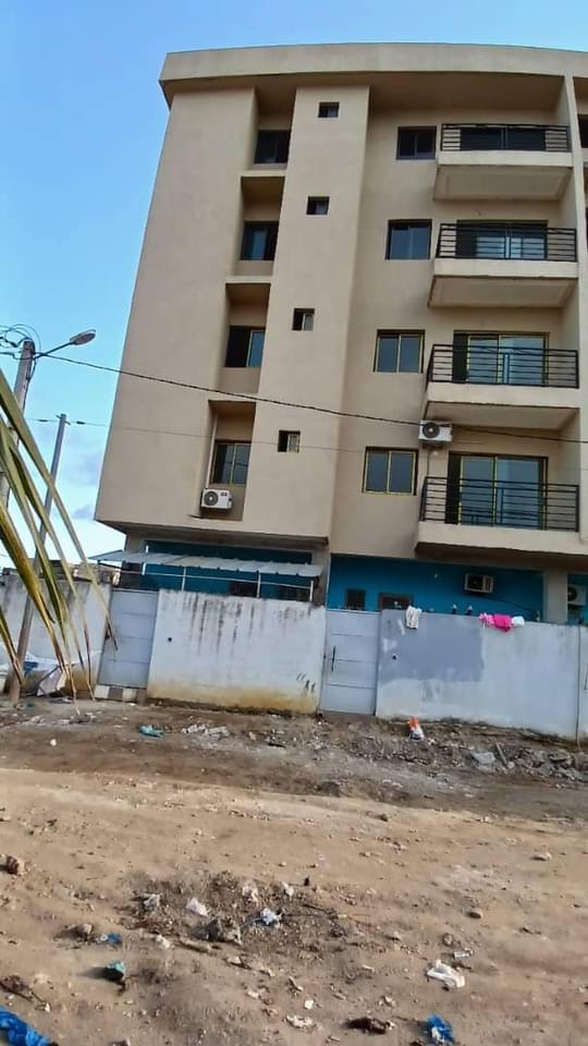 Vente d'un Immeuble : Abidjan-Cocody-Angré (Angre chu )