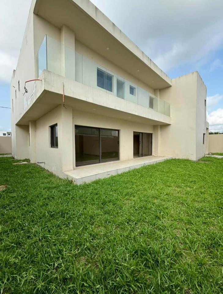 Vente d'une Maison / Villa de 6 pièce(s) à 170.000.000 FCFA : Abidjan-Bingerville (Bingerville )