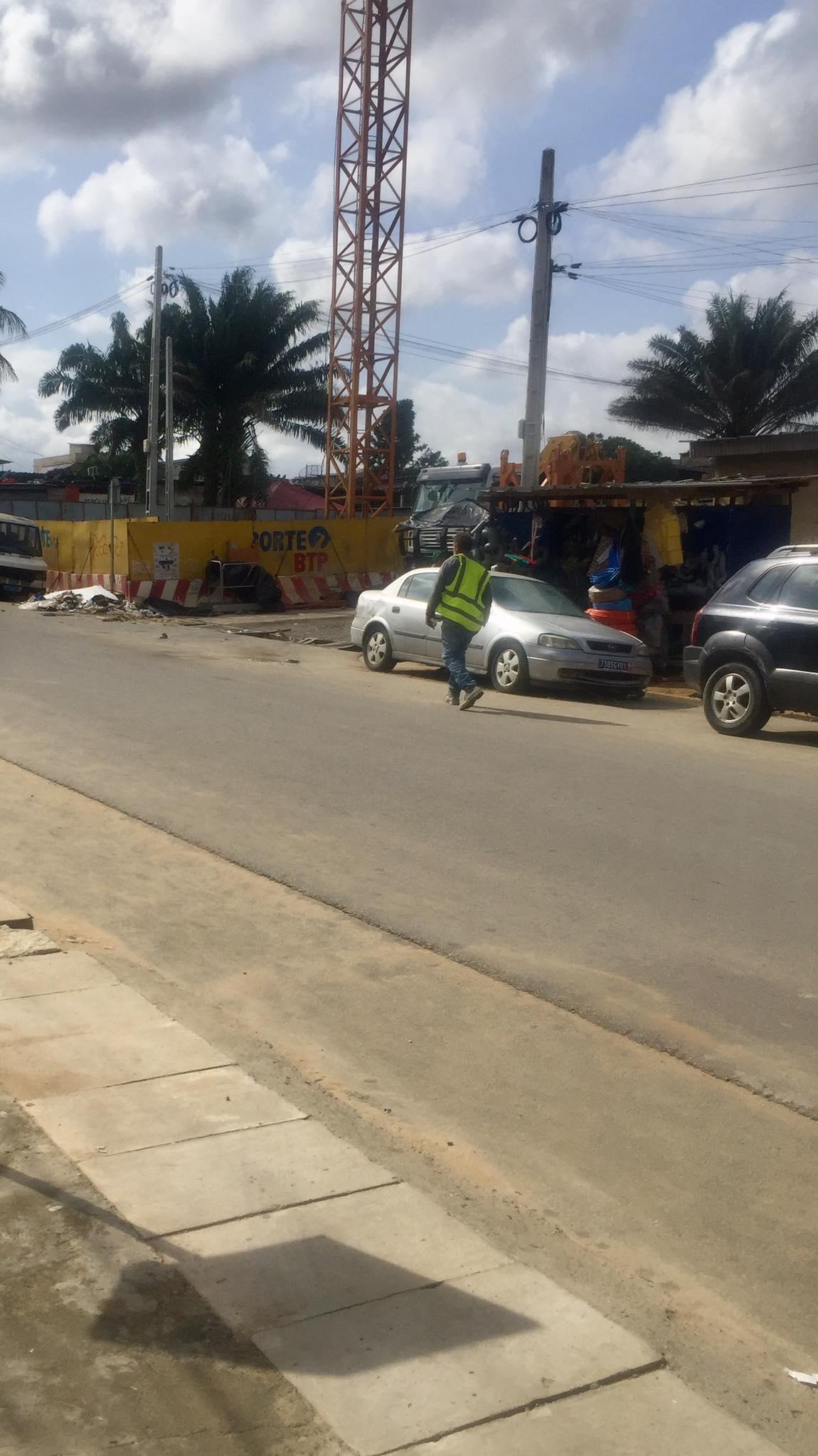 Location d'un Atelier / Magasin à 120.000 FCFA  : Abidjan-Cocody-Riviera (RIVIERA M'BADON)