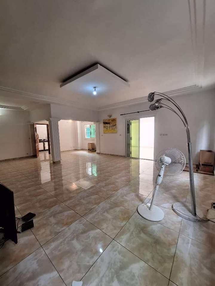 Vente d'une Maison / Villa de 8 pièce(s) à 170.000.000 FCFA : Abidjan-Cocody-Angré (COCODY ANGRE GROUPEMEN T 4000)