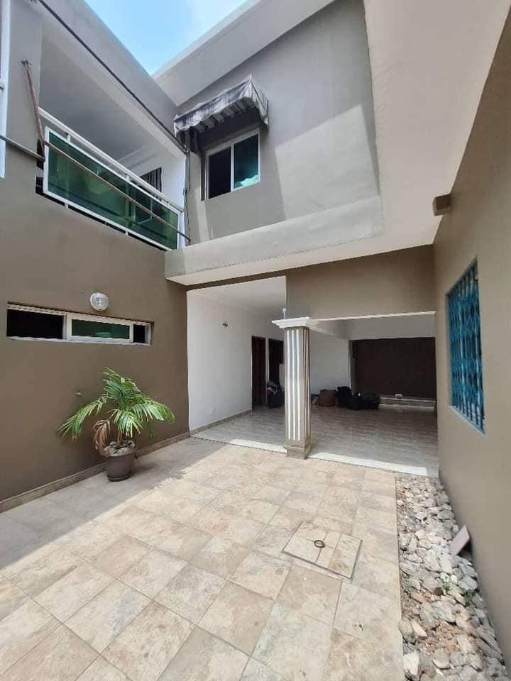 Vente d'une Maison / Villa de 8 pièce(s) à 170.000.000 FCFA : Abidjan-Cocody-Angré (COCODY ANGRE GROUPEMEN T 4000)