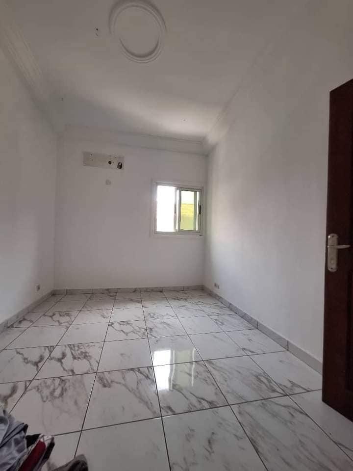 Vente d'une Maison / Villa de 8 pièce(s) à 170.000.000 FCFA : Abidjan-Cocody-Angré (COCODY ANGRE GROUPEMEN T 4000)