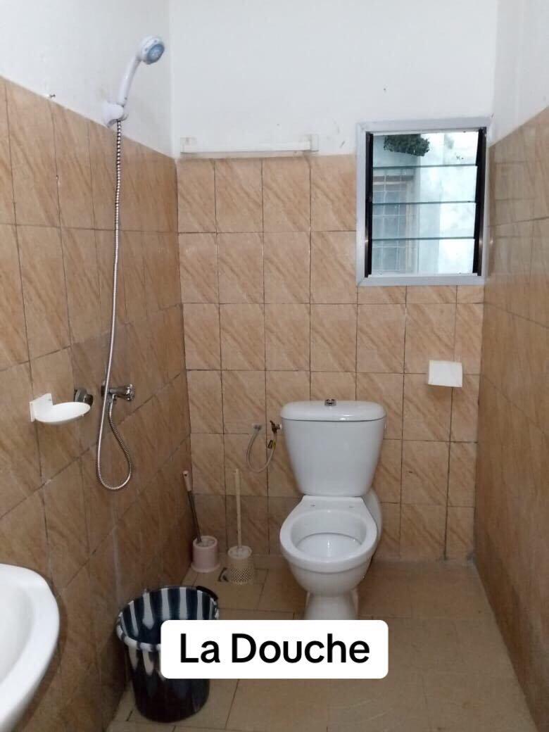 Location meublée d'une Maison / Villa de 2 pièce(s) à 25.000 FCFA : Abidjan-Marcory (MARCORY REMBLAIS DERRIERE LE YOTA)